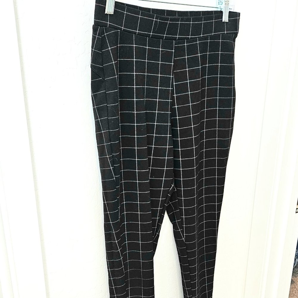 Kay Unger black with white stripes pull on pointe pants, size Medium